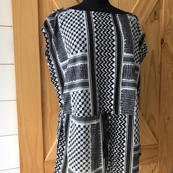 NEW Womens Zara Trafaluc Shorts Romper With Open Slit Back Size Small - Picture 13 of 14